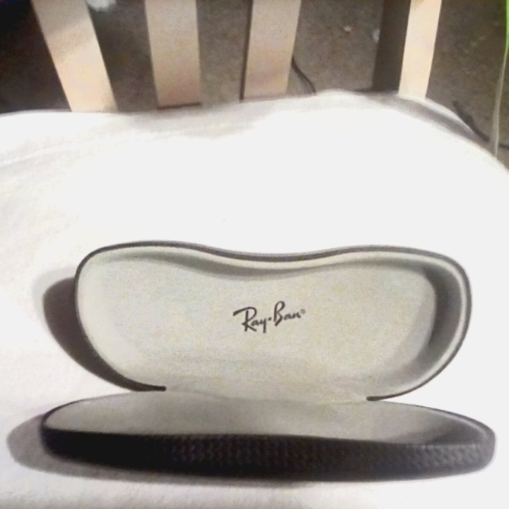 Ray ban case for eye glasses or sunglasses